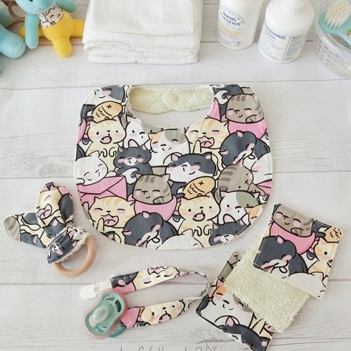 Ensemble naissance motif chats multicolores