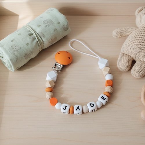 Attache tétine personnalisée perles bois et silicone