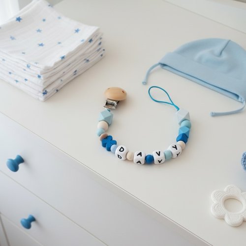 Attache tétine personnalisée perles bois et silicone