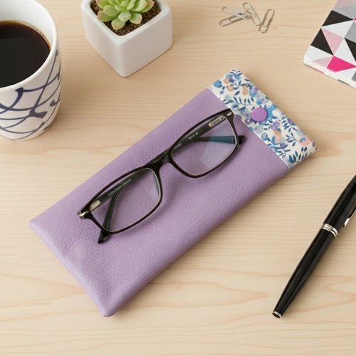 Etui à lunette en simili cuir mauve et tissus