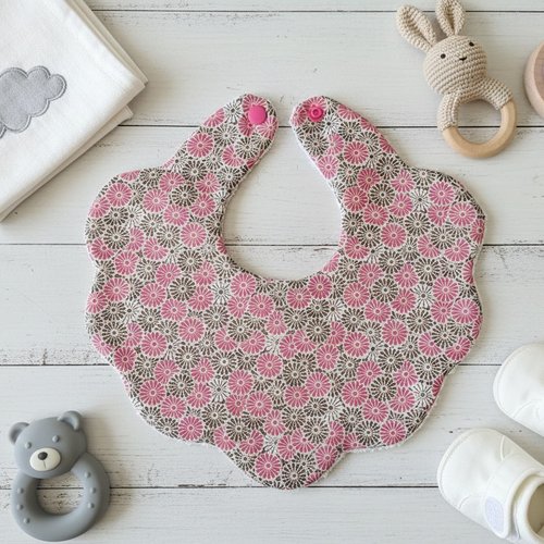 Bavoir bébé forme fleurs coton imprimé et éponge