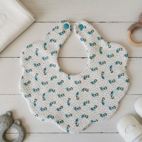 Bavoir bébé forme fleurs coton imprimé et éponge