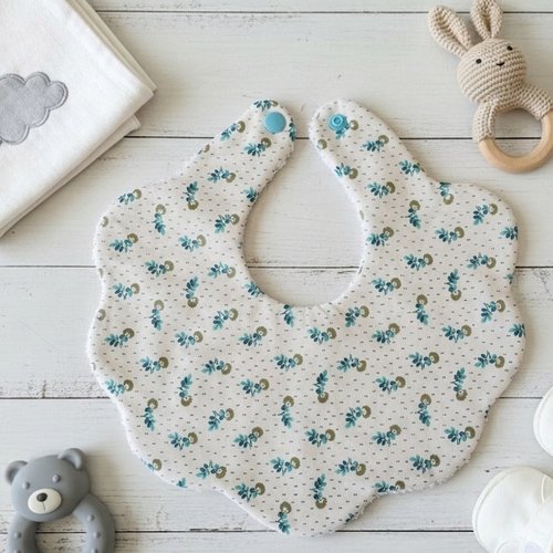 Bavoir naissance fleur coton imprimé et éponge