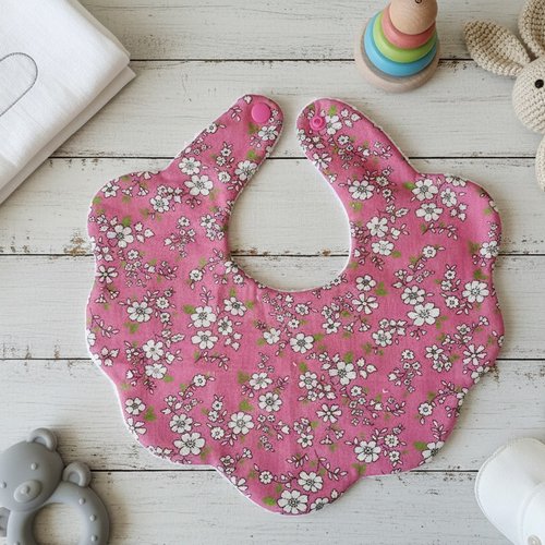 Bavoir bébé forme fleurs coton imprimé et éponge