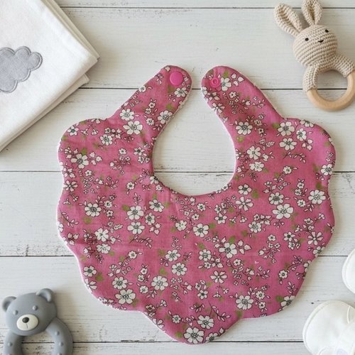 Bavoir naissance fleur coton imprimé et éponge