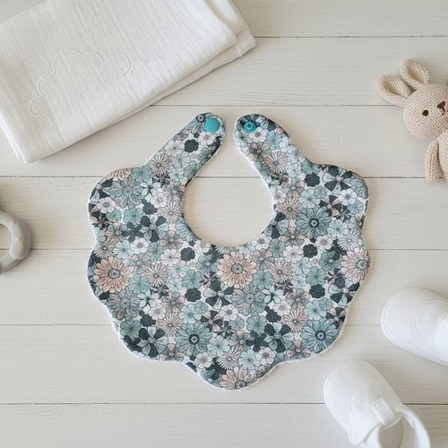 Bavoir bébé forme fleurs coton imprimé et éponge
