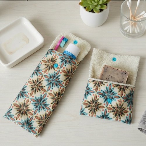 Ensemble étui brosse à dent et pochettes savon