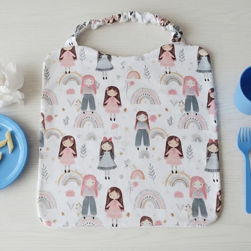Serviette de cantine élastique motifs filles arc en ciel