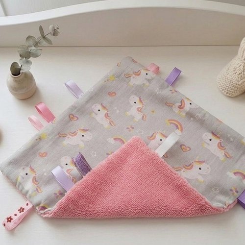 Doudou plat carré coton motifs licornes