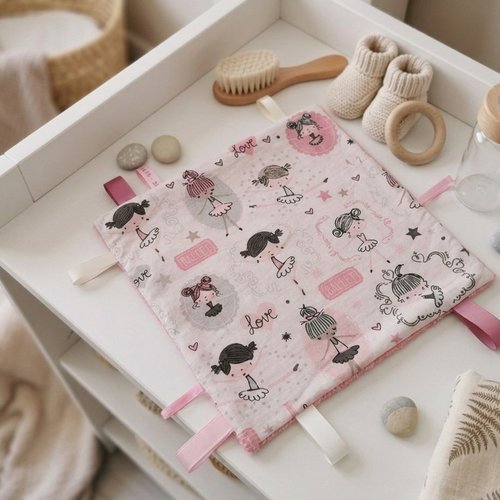 Doudou plat carré coton motifs danseuses