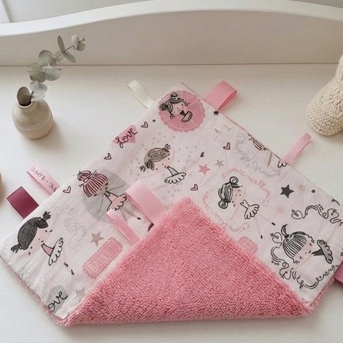 Doudou plat carré coton motifs danseuses