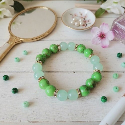 Bracelet perles en verre imitation jade vert pale et tréfilé