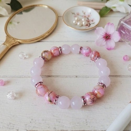Bracelet perles en verre imitation jade rose pale et tréfilé