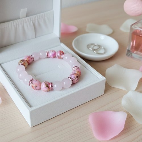 Bracelet perles en verre imitation jade rose pale et tréfilé