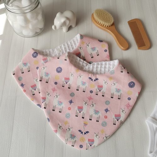 Lot de 2 bavoirs bébé coton rose et nid d'abeilles blanche