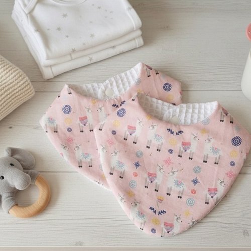 Lot de 2 bavoirs naissance coton rose et nid d'abeilles blanche