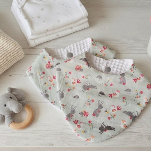 Lot de 2 bavoirs naisssance coton vert et nid d'abeilles blanche