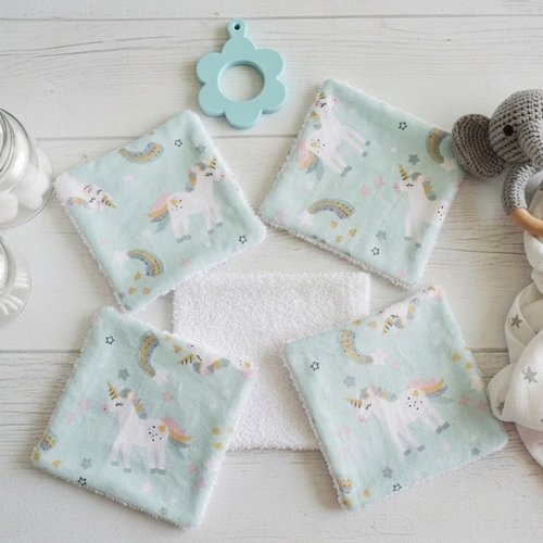 Boite de 4 lingettes bébé coton imprimé licornes et éponge blanche