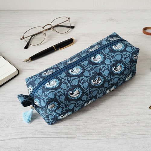 Trousse fourre tout double entoilage bleu motifs cachemire