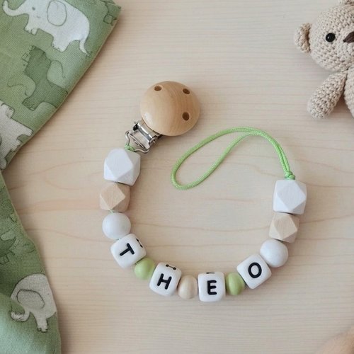 Attache tétine personnalisée perles bois et silicone