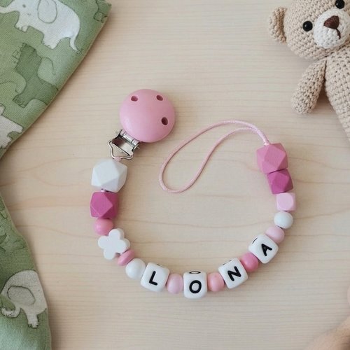 Attache tétine personnalisée perles bois et silicone