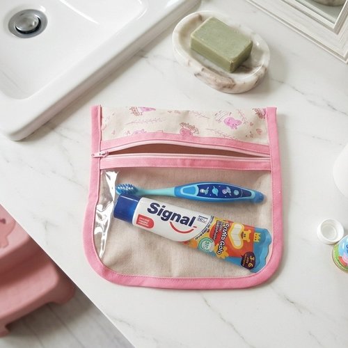 Pochette brosse à dent et dentifrice pour enfant