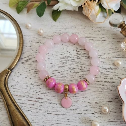 Bracelet fil élastique perles rose  et breloque émail rond