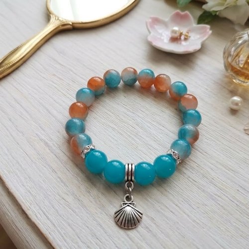 Bracelet fil élastique perles bleu et orange breloque coquillage