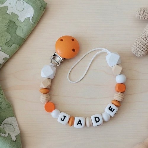 Attache tétine personnalisée perles bois et silicone