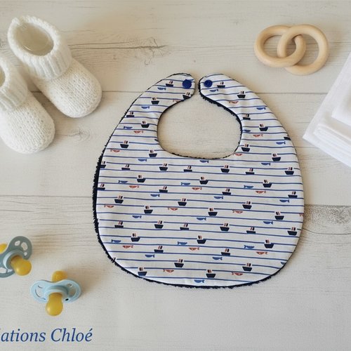 Bavoir bébé coton blanc et motif petits bateaux