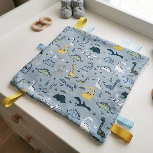 Doudou plat carré coton motifs dinosaures