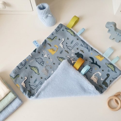 Doudou plat carré coton motifs dinosaures