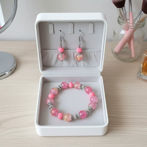 Parure bracelet et boucles d'oreilles assorties