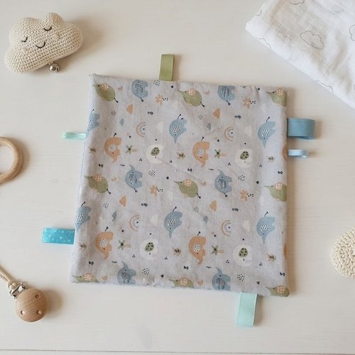 Doudou plat carré coton motifs éléphants