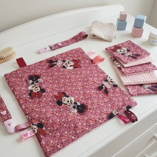 Coffret naissance/box naissance doudou, attache tétine et 7 lingettes