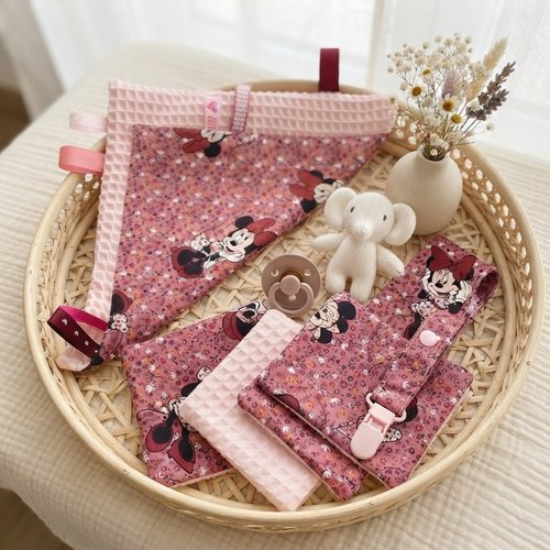 Coffret naissance doudou, attache tétine et 7 lingettes