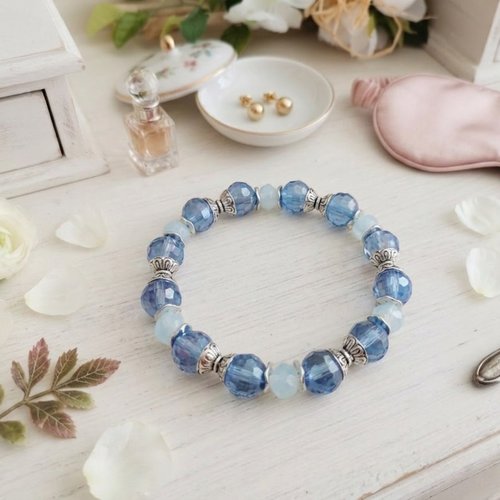 Bracelet perles en verre laqué bleu