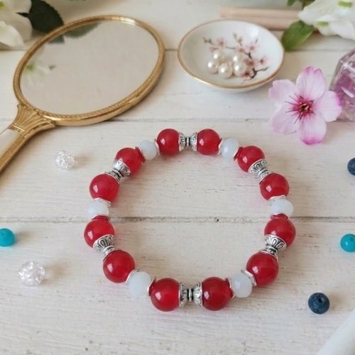 Bracelet perles en verre laqué imitation jade blanche