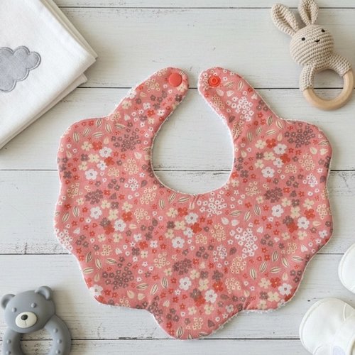 Bavoir naissance fleur coton imprimé et éponge