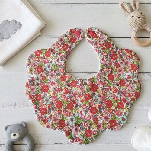 Bavoir naissance fleur coton imprimé et nid d'abeilles
