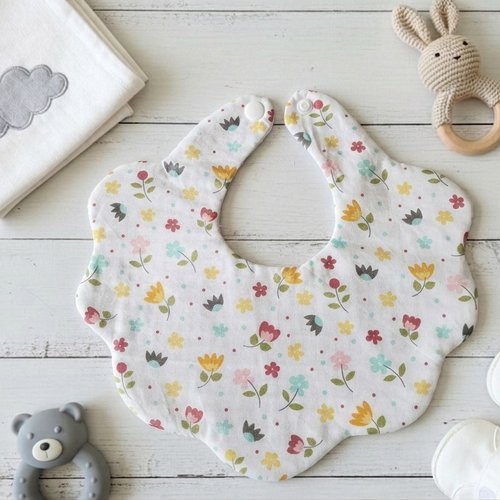 Bavoir naissance fleur coton imprimé et nid d'abeilles