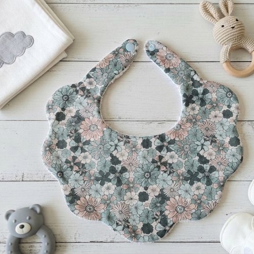 Bavoir bébé coton blanc imprimé fleurs et éponge blanche