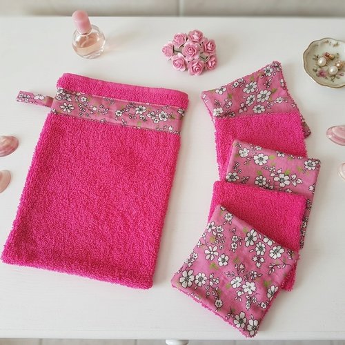 Box gant de toilette et 8 lingettes couleur fuchsia