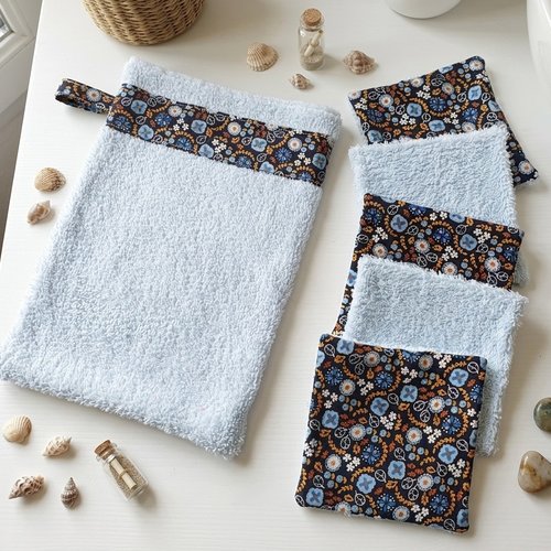 Box gant de toilette et 8 lingettes couleur bleu ciel