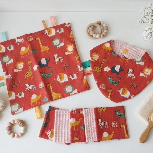 Ensemble naissance coton et nid d'abeilles rose