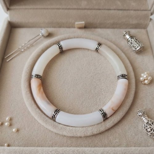 Bracelet perles tube incurvées