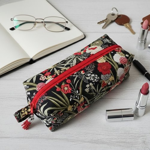 Trousse fourre tout double entoilage noire motifs fleurs