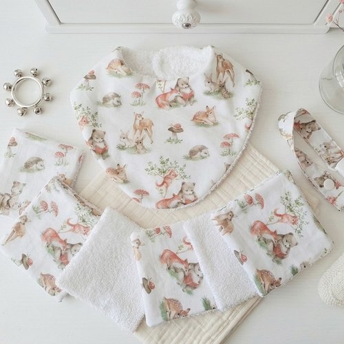 Ensemble naissance bavoir , 8 lingettes et attache tétine