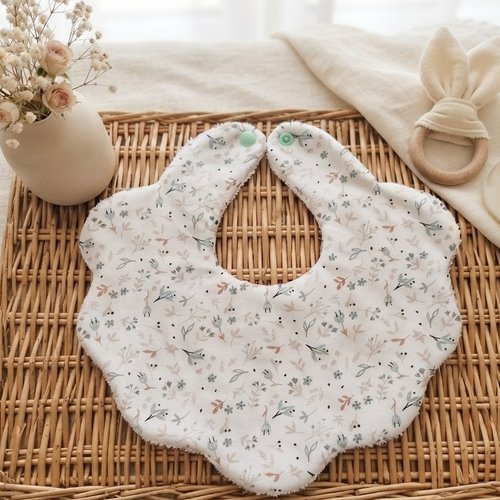 Bavoir naissance fleur coton imprimé et éponge