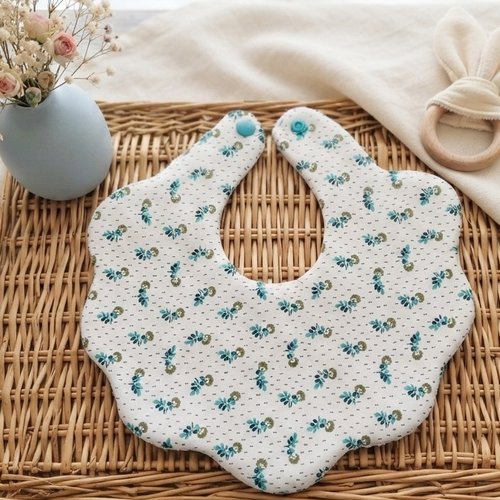 Bavoir naissance fleur coton imprimé et éponge